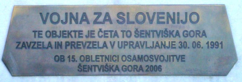 S kolesom ob obeležjih vojne za Slovenijo - foto povečava