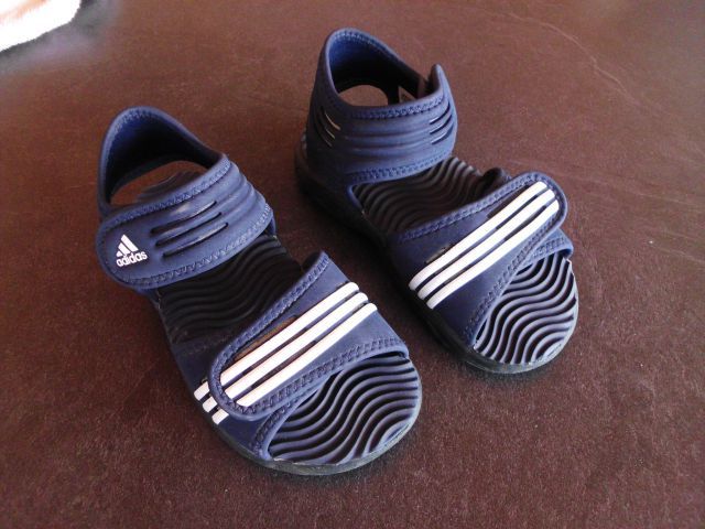 Sandali adidas 28