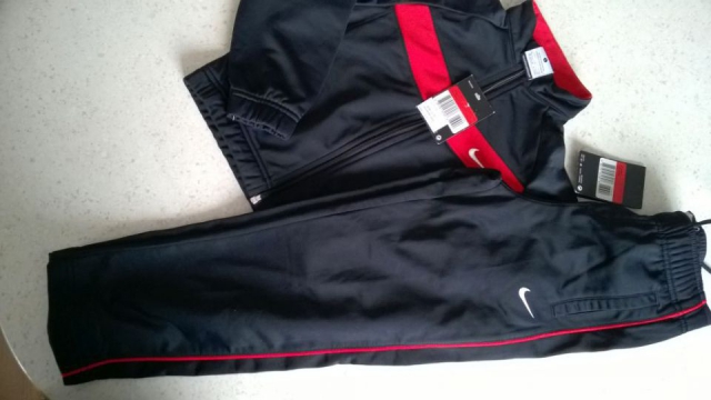 Nike trenerka 116/122 NOVA Z ETIKETO