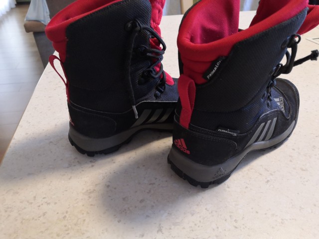 Adidas zimski čevlji 34