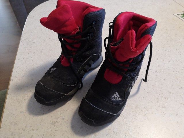 Adidas zimski čevlji 34