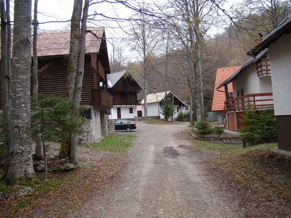 Sviščaki-Snežnik;Grad;Slivnica-30.4.2011 - foto povečava