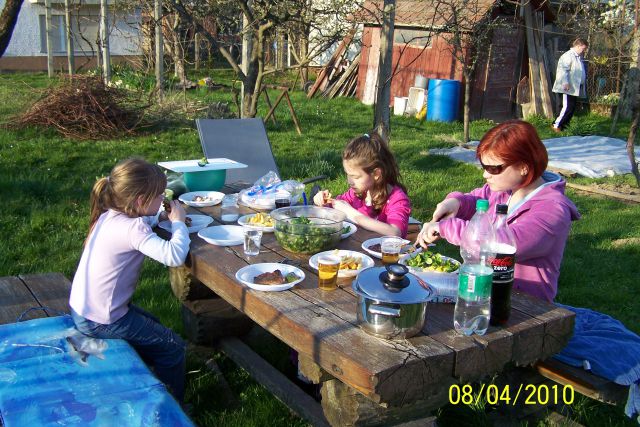 OTVORITVENI PIKNIK NA VRTU - foto