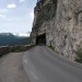 Skozi majhen tunelčič, pri dolgem spustu iz Passo Valparola proti Cortina d'Ampezzo