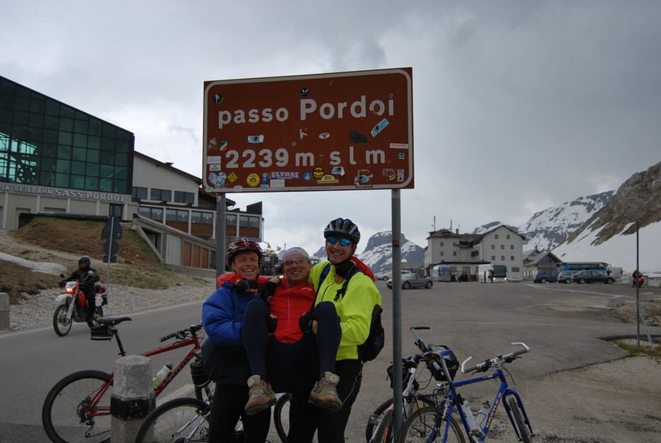 S sodelavcem na prelazi Passo Pordoi 2239 m n.v.