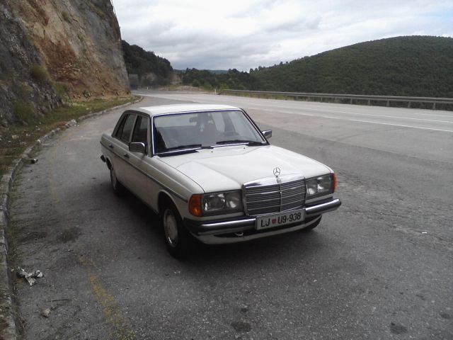 Mercedes Benz  200d 1983 - foto