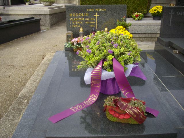 Na grobu družine Hudolin v Zagrebu - foto