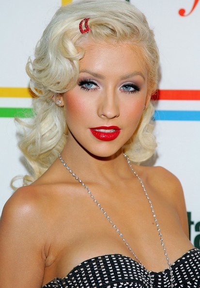 Christina Aguilera - retro frizura 