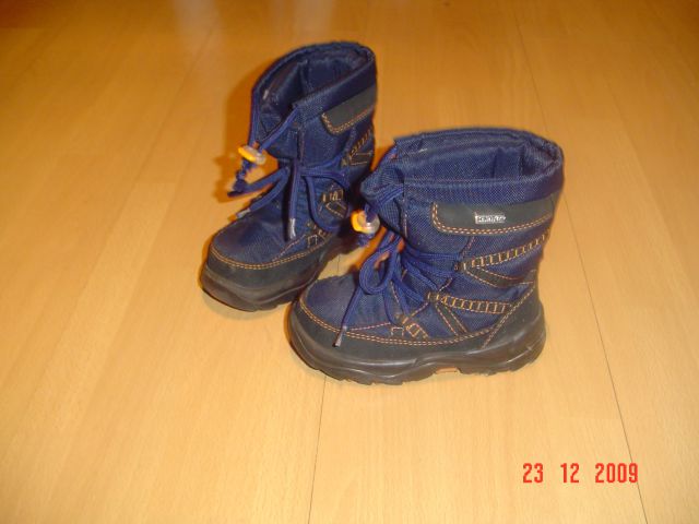 Zimski škornji št.24, nepremočljivi, lepo ohranjeni, cena 15 eur