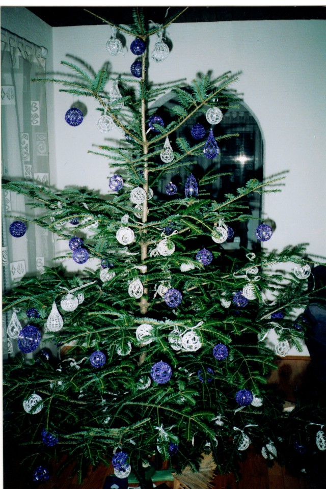 pisani  kvačkani okraski