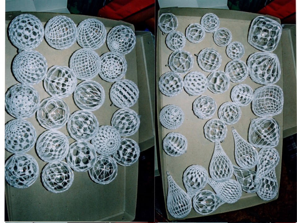 beli kvačkani okraski