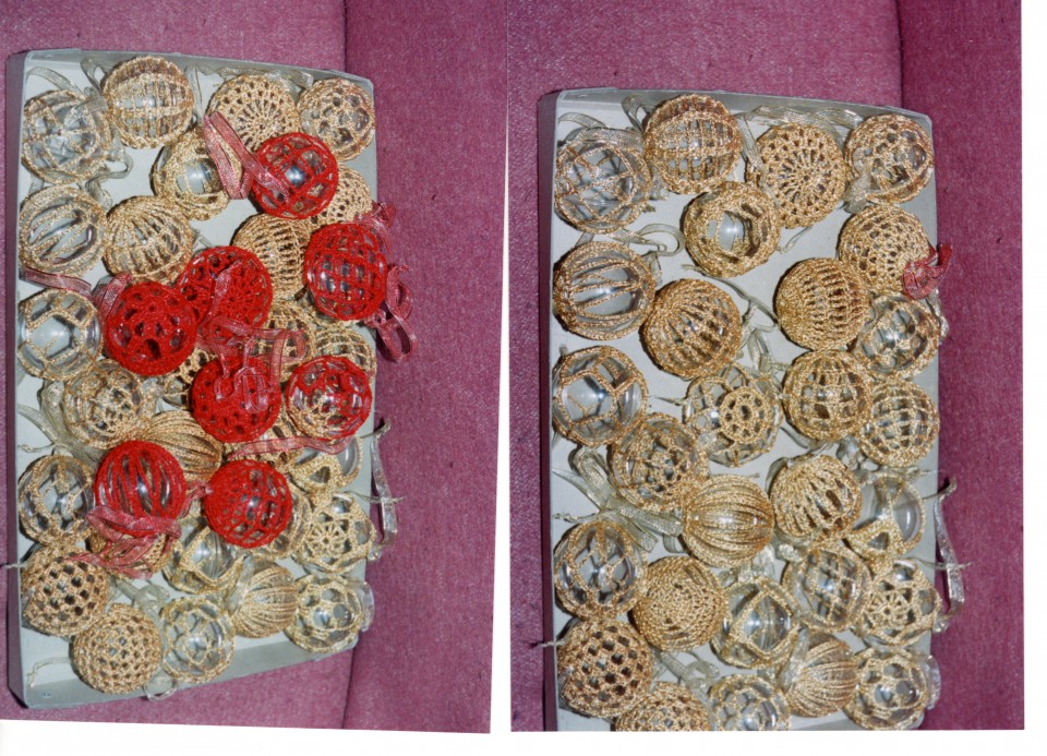 zlati in rdeči kvačkani okraski