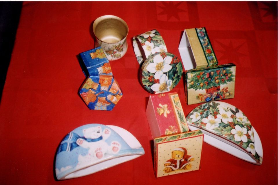 ...škatle in stojala za papirnate servetke