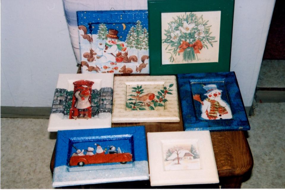 slike : servetki na lesenih okvirjih...