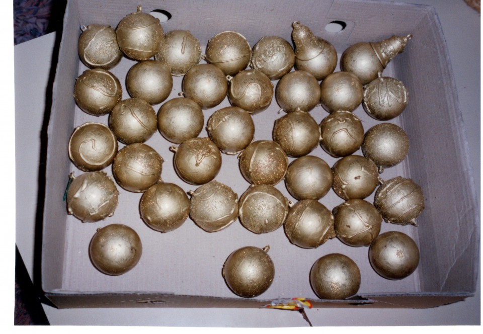 prozorne kroglice, silikon, akrilna barva, bleščice