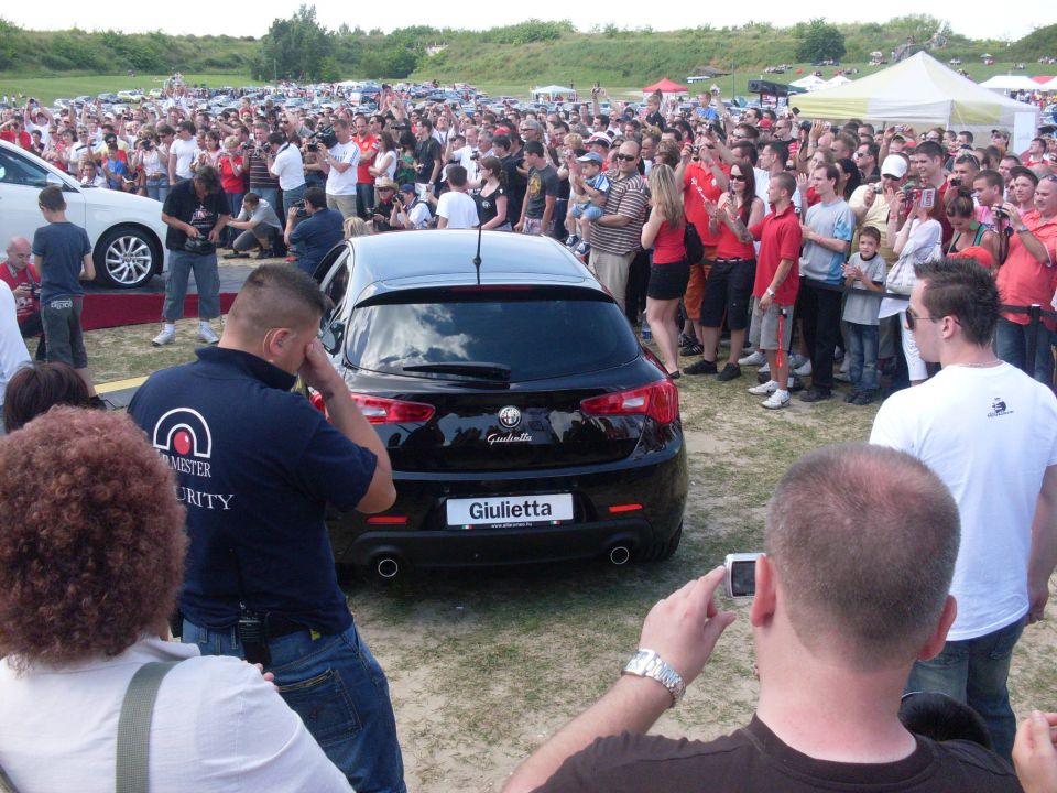 Alfa meetings - 15 Komarom 2010 - 2 - foto povečava