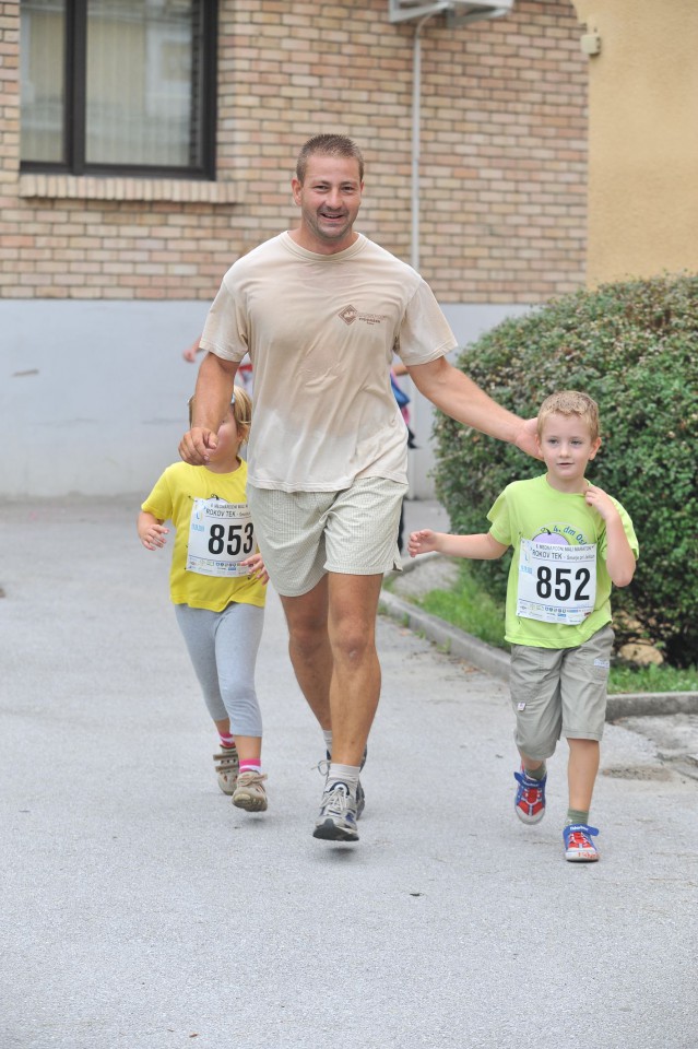 Rokec 09 - foto povečava