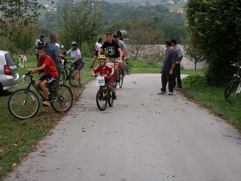Rokov tek 09 - S kolesom - foto povečava