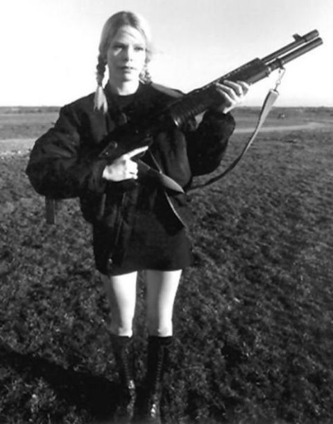 Dekleta in orožja - foto