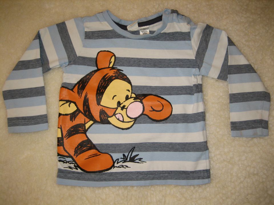majčka H&M, vel: 86, obledel madež na rokavu-naslednja slika, cena: 4€