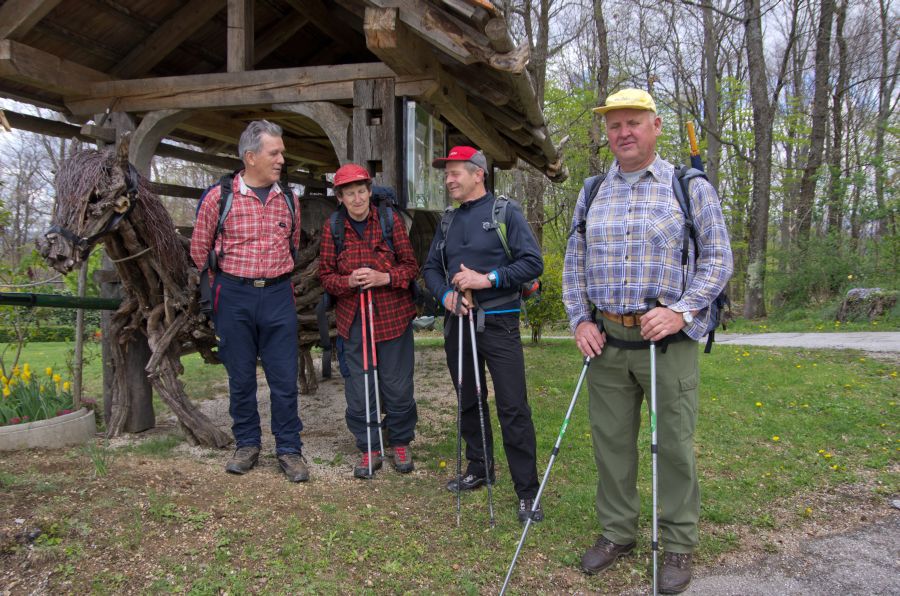 12. april 12 - foto povečava