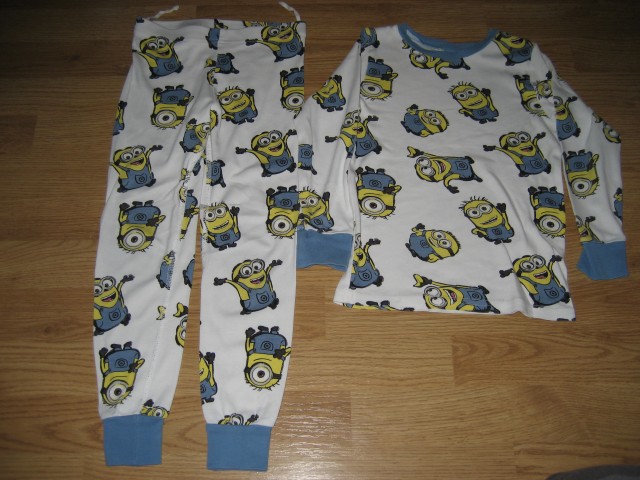 Pižama h&m 110-116 minions