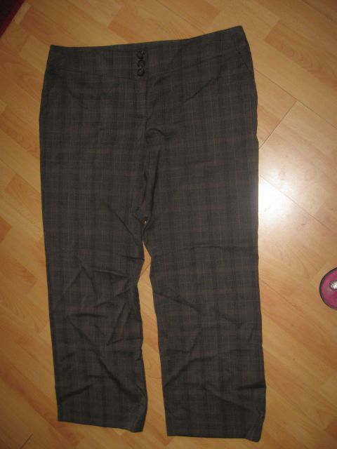 Next nove hlače karo (v rjavi)št. 18 (naša 46/48) -15 eur