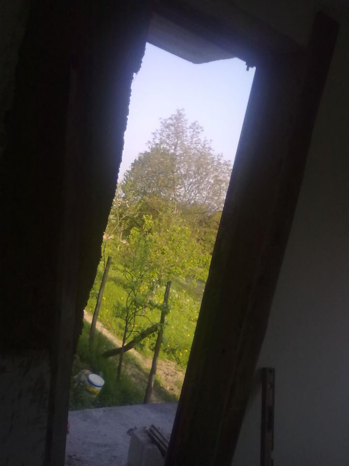 vrata so tam kjer je bilo okno