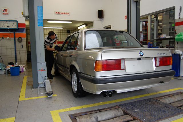 BMW E30 325iA - foto
