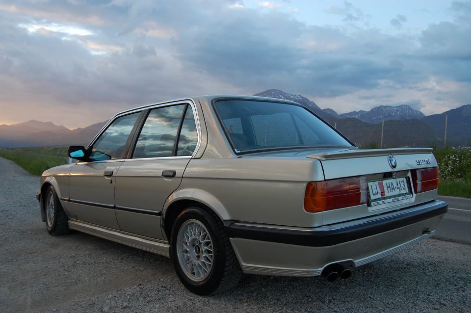 BMW E30 325iA - foto povečava