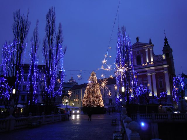 BOŽOČNO - NOVOLETNO OKRAŠENA LJUBLJANA - foto