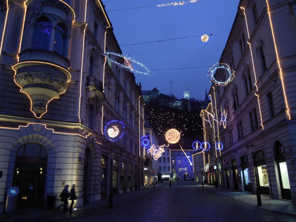 BOŽOČNO - NOVOLETNO OKRAŠENA LJUBLJANA - foto povečava