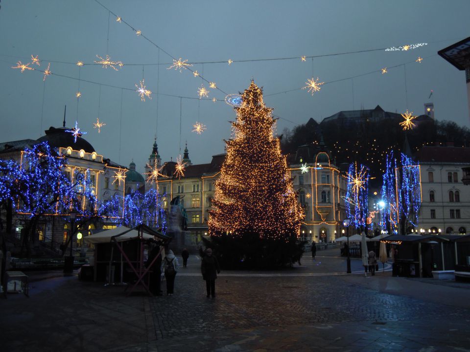 BOŽOČNO - NOVOLETNO OKRAŠENA LJUBLJANA - foto povečava