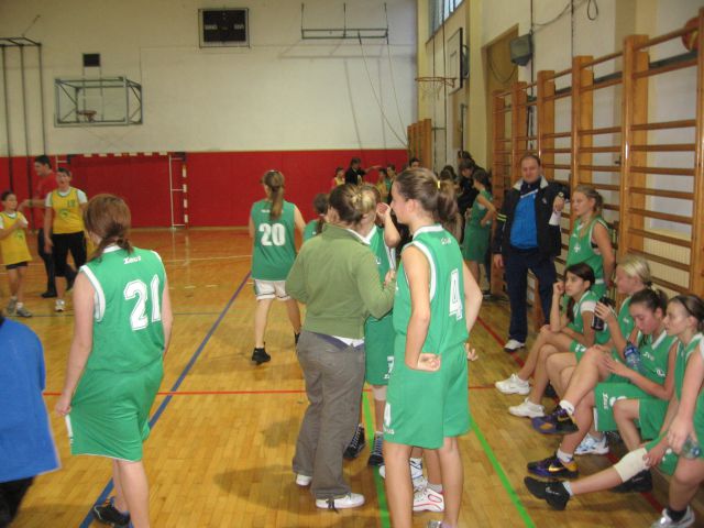 Košarka dekleta 18.11.2010 - foto
