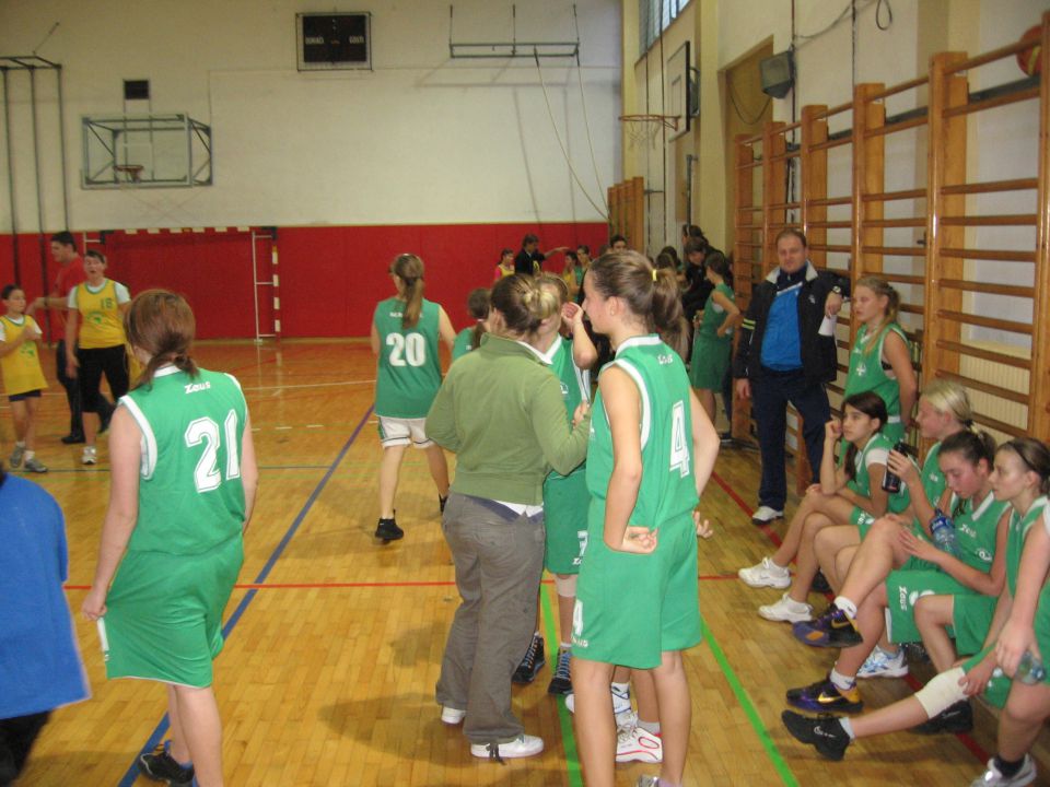 Košarka dekleta 18.11.2010 - foto povečava