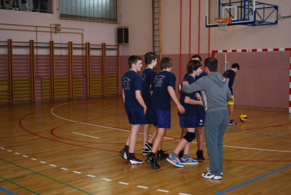 Tekmovanje domžalske regije v odbojki_fantje - foto povečava