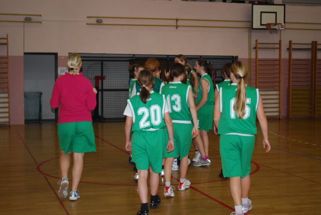 četrtfinale v košarki za st. učenke_jan 2011 - foto