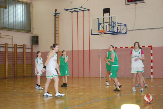 četrtfinale v košarki za st. učenke_jan 2011 - foto