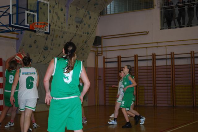 četrtfinale v košarki za st. učenke_jan 2011 - foto