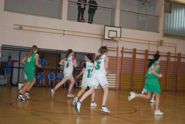 četrtfinale v košarki za st. učenke_jan 2011 - foto