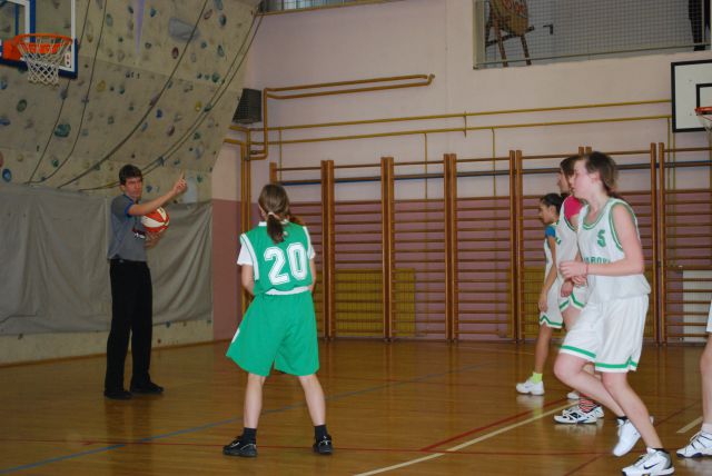 četrtfinale v košarki za st. učenke_jan 2011 - foto