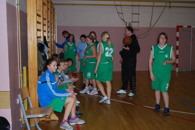 četrtfinale v košarki za st. učenke_jan 2011 - foto