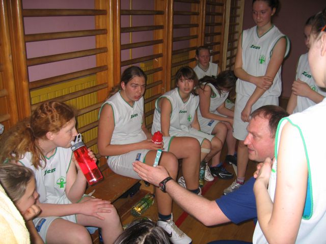 Uvrstitev deklet na finalni turnir v košarki - foto