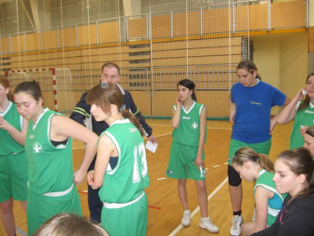 Uvrstitev deklet na finalni turnir v košarki - foto