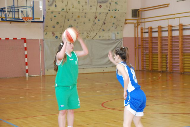 Polfinale košarka dekleta 2012 - foto