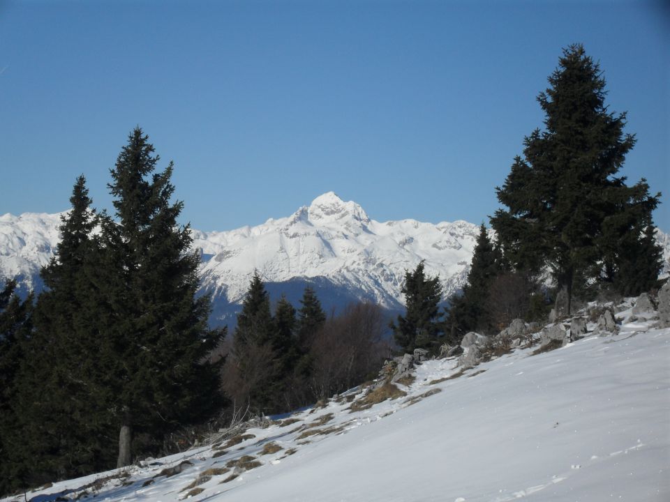 Triglav s planine Žbajnek, zelo blizu kačjega robu