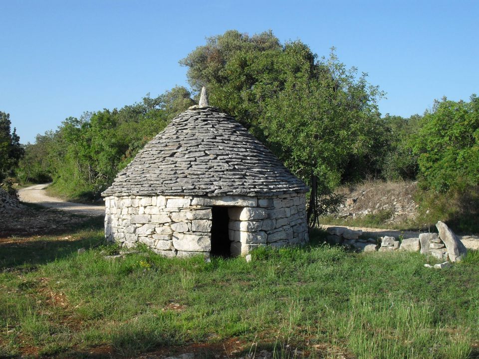 Kažun med Mandriolom in Balami