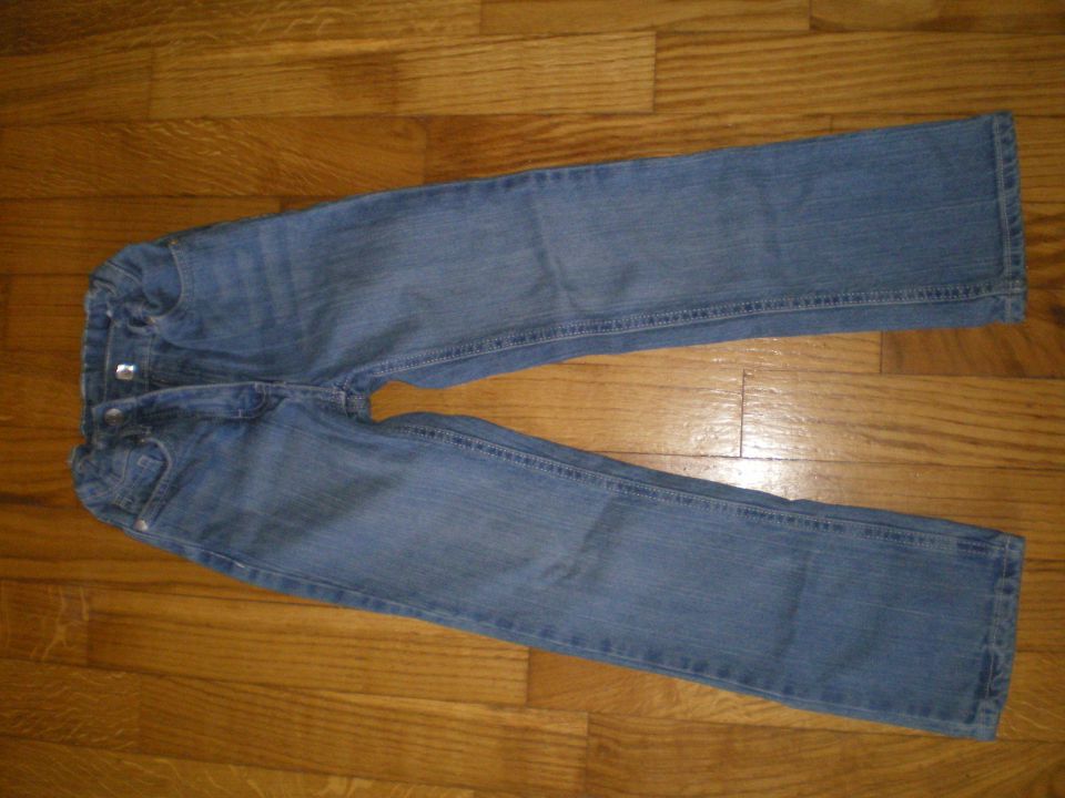 Jeans hlače, št. 110-116, Lupilu, nove, nikoli oblečene!! Zelo lep potisk zadaj! 8 eur