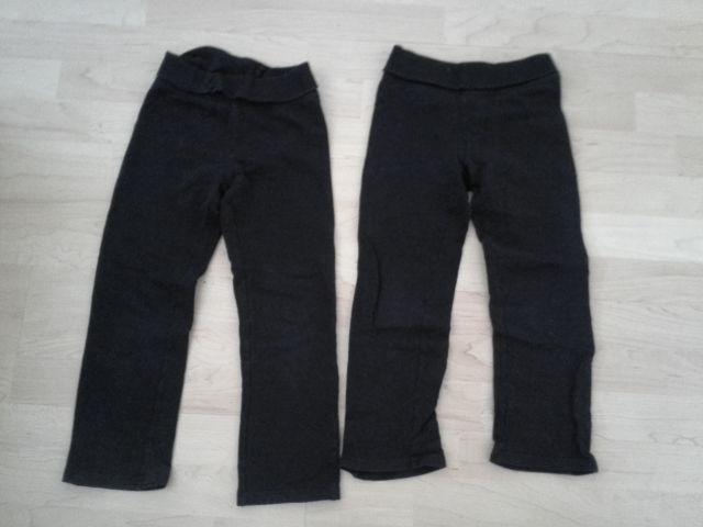 2x črne trenirka hlače, 5 eur