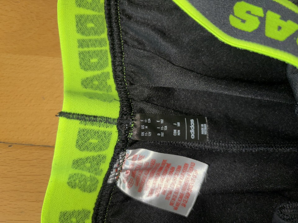 Under armour, adidas deklica - foto povečava